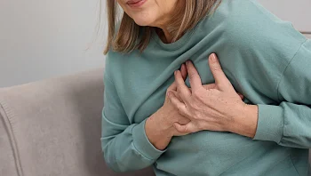 האם ההרגל היומיומי הזה באמת עלול לקצר את חיינו?