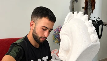 "ראיתי דברים איומים": האמן שהופך את זיכרונות 7 באוקטובר לאמנות