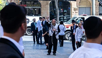 בגלל נסיעת אוטובוסים בשבת: חרדים חסמו את הכניסה לירושלים