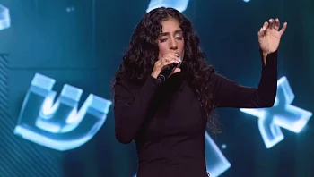 "הרגשתי שאני בהופעה שלך": ביצוע חצי הגמר של רננה חובב