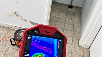 איתור נזילות אחרי 8 בעלי מקצוע: כך מאבחנים רטיבות שלא נפתרה
