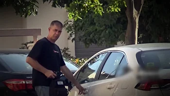איך הפך הקב"ט לאיש מפתח בסביבת נתניהו - ולמה הוא נלחם כדי להשאירו בתפקיד?