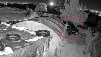 בשעת לילה, לעיני המצלמות: מתנחלים הציתו רכב בדרום הר חברון