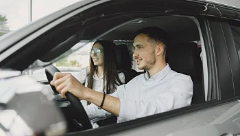 למי משתלם לבחור בהשכרת רכב?