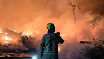 עשרות צוותי כיבוי הוזעקו: שריפת ענק פרצה באתר פסולת בעספיא