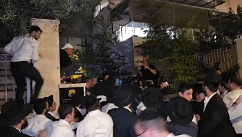 מעצר העריק נכשל: המונים צבאו על בניין במודיעין והתעמתו עם הכוחות
