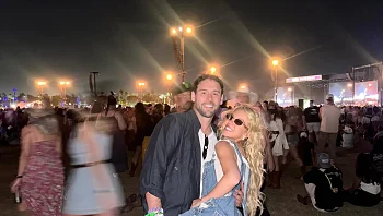 תתגייר למען המפיק היהודי? סידני סוויני נפגשה עם רבנים