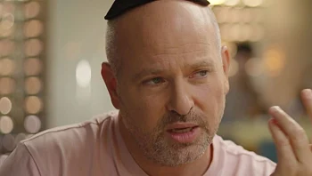 איך דווקא מלך השידוכים של החברה החרדית נשאר לבד?