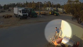 מזהה את המחבלים - ורץ להתריע: תיעוד חדש של שגיא דקל חן מ-7.10