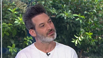 "אתה חייב לבוא ולשיר בלייב - אתה לא יכול להסתתר כאן"