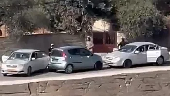 תיעוד: מתנחלים תקפו באלות אב ובנו ברכבם סמוך לרמאללה