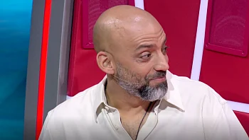 "אין לי כיוון למי זה": מזהים מי הכוכב שעומד מאחורי המיקרופון?