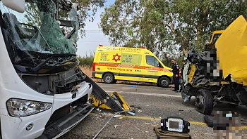 תאונה קטלנית בצפון: נהג אוטובוס נהרג, נהג משאית נפצע קשה
