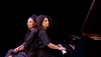 האם אפשר לחיות כאן יחד? המחזה של השחקנית המפורסמת מאמין שכן