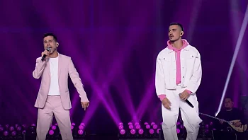 "מנגן ושר" - ביצוע הדו-קרב של ייהלי עמוס אקוניס ועידו מוסרי