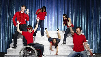 "Glee" הגדירה דור שלם. עם חזרתה למסך, האם היא תשרוד את 2026?