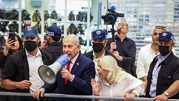 השיחה החריגה של רה"מ ורעייתו עם העסקן החרדי: "הם רוצים למות?!"