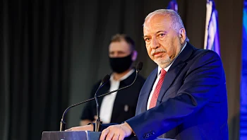 ליברמן: "נעמוד בהבטחות, לא נשב עם ביבי או טיבי"