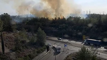 שריפה באזור בן שמן: כבישים נחסמו, עשרות צוותי כיבוי הוזנקו