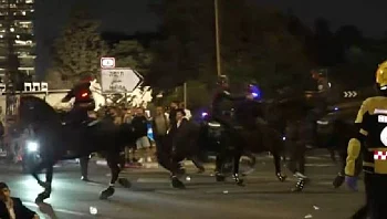 שוטרים נפצעו במחאת חרדים בכביש 4; רימוני הלם לעבר מפגינים