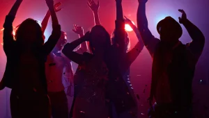 מבר ועד קזינו: בילויים ליליים בוורנה