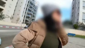 תיעוד מיוחד: כך נעצרה שכנתו של היועמ"ש ב"פרשת משפטים בושה"