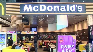 שר הכלכלה נגד מקדונלד'ס: אידיאולוגיה - או קרבה למתחרים?