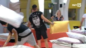 מי אמר שהולכים לישון באח הגדול? צפו במלחמת הכריות של הדיירים