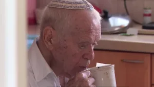 המבוגרים שנמצאים בקבוצת הסיכון להידבק בקורונה: "אנו מודאגים"