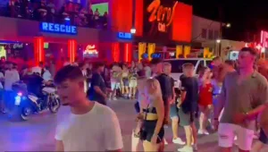 ההפקרות בזקינטוס: נציגי החברות שדוחפים צעירים למסיבות סקס