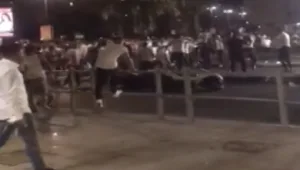 נסע על אופנוע ביום כיפור בבת ים - והותקף: "זרקו עלינו אבנים"