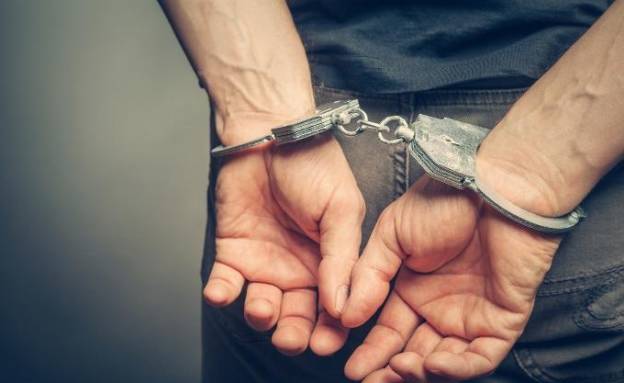 שני הכדורגלנים החשודים באונס תיירת שוחררו למעצר בית | חדשות 13