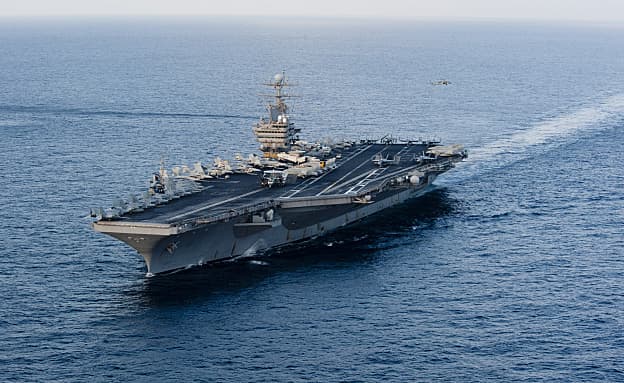 ארה”ב הפילה כטב”ם איראני שהתקרב לנושאת מטוסים | חדשות 13