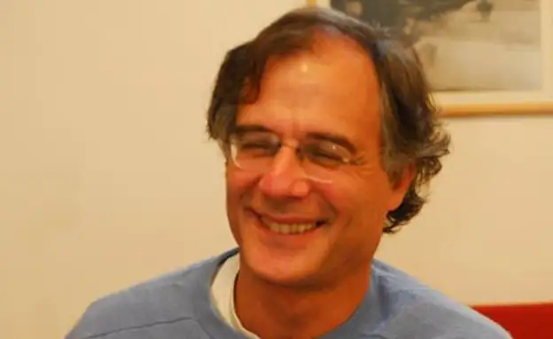 יובל כרמי הוא הפסיכולוג מי-ם החשוד שביצע עבירות מין במטופלות | חדשות 13