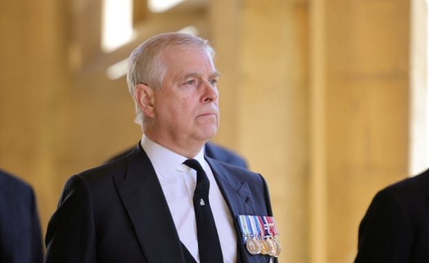 דיווח: הנסיך לשעבר אנדרו נעצר בעקבות החשיפות בפרשת אפשטיין | חדשות 13