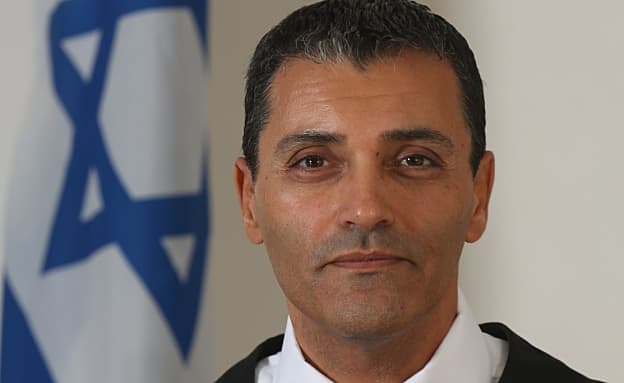 השופט מנחם מזרחי, שביקר את חקירת „קטרגייט”, קודם למחוזי | חדשות 13