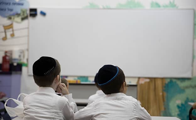 המאבק על לימודי הליבה: האחראי על החינוך החרדי זומן לשימוע | חדשות 13
