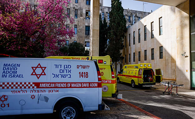 תינוק מירושלים פונה לבית חולים עם סימני היפותרמיה קשה | חדשות 13