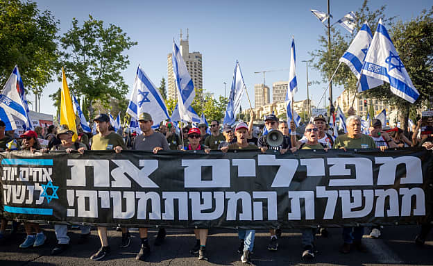 אחים לנשק בעתירה נגד קיש: „מערכת החינוך היא לא סניף ליכוד” | חדשות 13