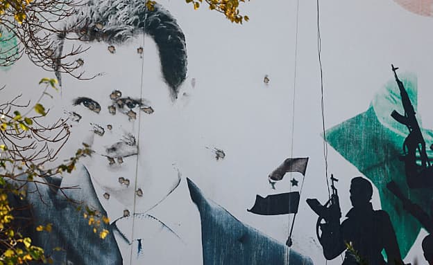 טקסים, עצרות וחגיגות: בסוריה מציינים את יום השנה לנפילת אסד | חדשות 13