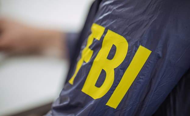דיווח: חבר מרכזי בקבוצת ההאקרים שפרצה ל-FBI נעצר בירדן | חדשות 13