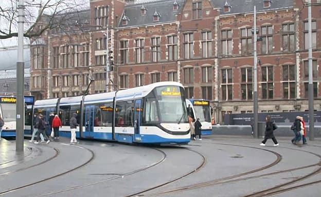 חשד לפיגוע בהולנד: מטען התפוצץ סמוך לבי”ס יהודי באמסטרדם | חדשות 13