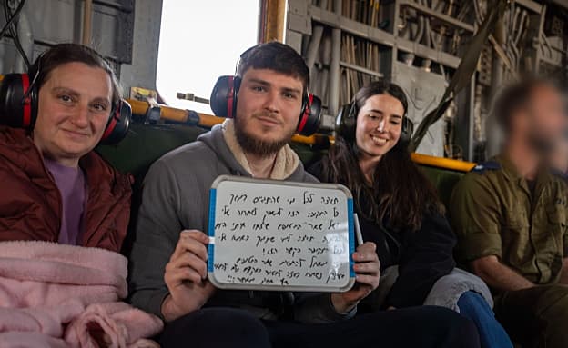 סשה נפגש עם חבריו אחרי שחזר: "כל עוד אנשים שם – השמחה חלקית" | חדשות 13