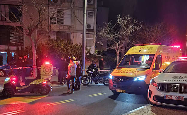 חשד לרצח ביפו: גבר כבן 50 נורה למוות, ילד כבן 9 נפצע בינוני | חדשות 13