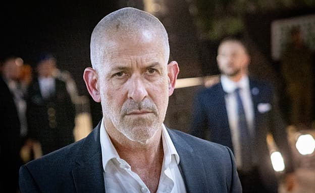 הביקור החשאי של רונן בר באמירויות, ההתרעה והפינוי הבהול | חדשות 13