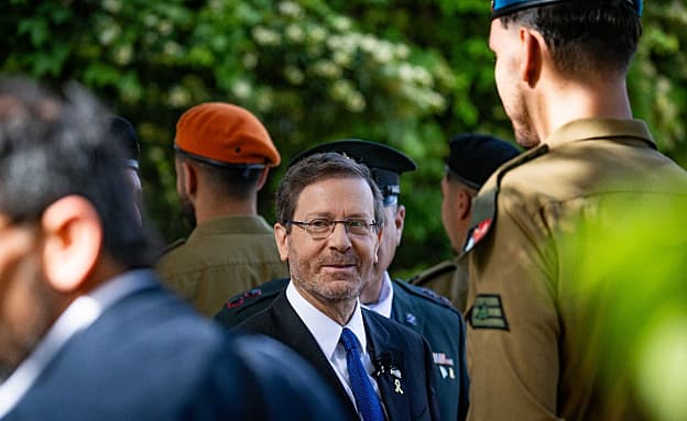 הרצוג בטקס החיילים המצטיינים: ״אתם הדור שמגן ונלחם״ | חדשות 13