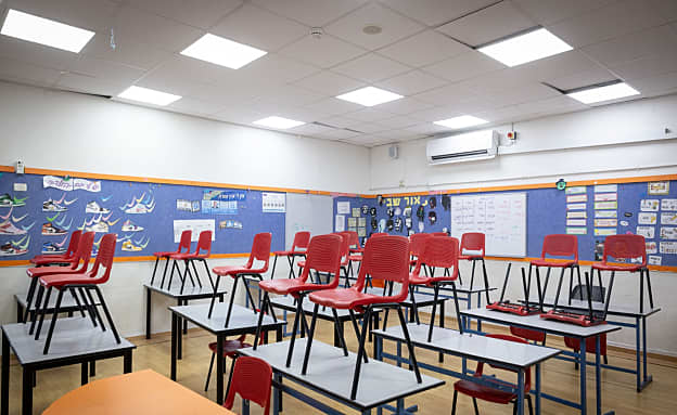 בצל ההסלמה, השר קיש מודיע: בתי הספר בגוש דן ובצפון לא ייפתחו | חדשות 13