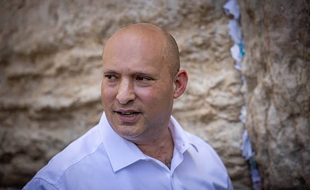בנט: „הממשלה תוקעת ללוחמים סכין בגב עם חוק ההשתמטות” | חדשות 13