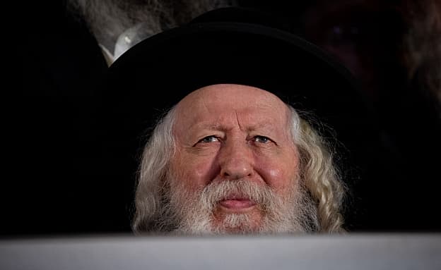 האדמו”ר מגור נגד המדינה: ראש החסידות הגדולה חובר לסאטמר | חדשות 13