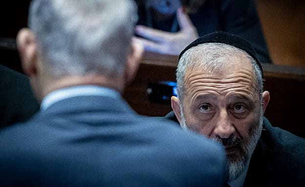 דרעי נגד נתניהו: „הוא אשם במשבר עם יהדות התורה” | חדשות 13